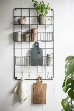 Landhaus Wandregal BALZER Aus Metall 98 Cm, 4 Körbe,1 Ablage Und 5 Haken