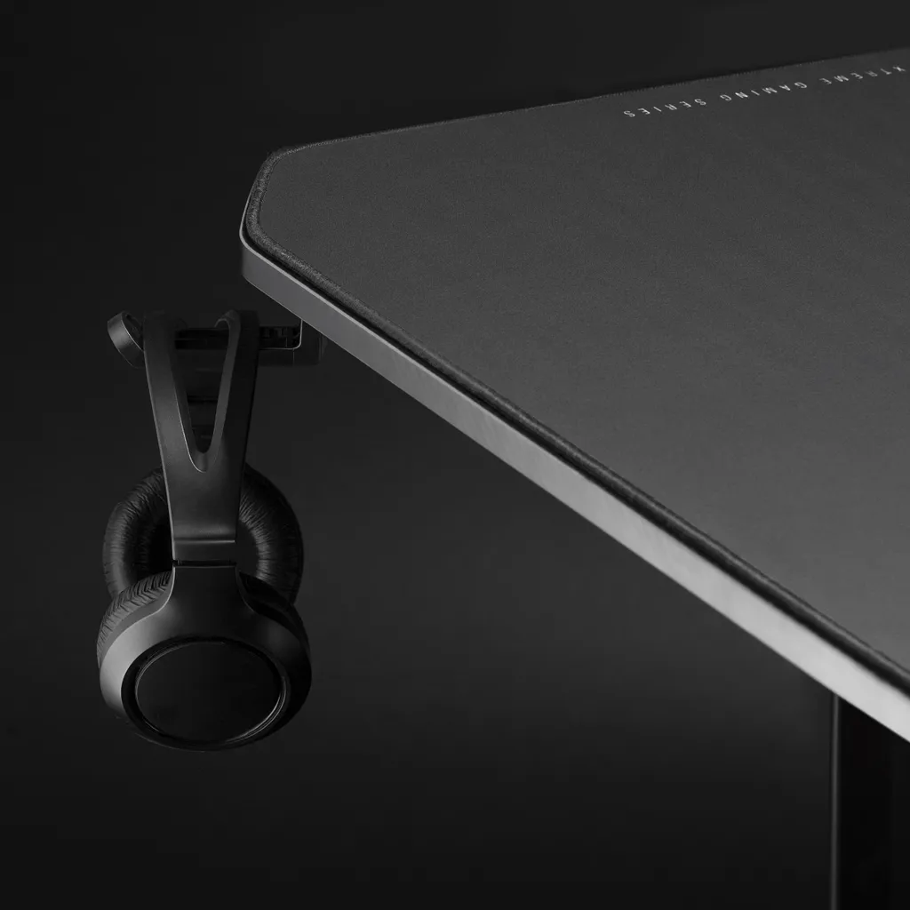 Diablo X-Mate 1400 Gaming Tisch Schreibtisch PC Computertisch Schwarz Ergonomisch Carbon Tischplatte Kopfhörerhaken Getränkehalter Rutschfester Fußschutz (140 X 76 X 66 Cm) – Bild 4