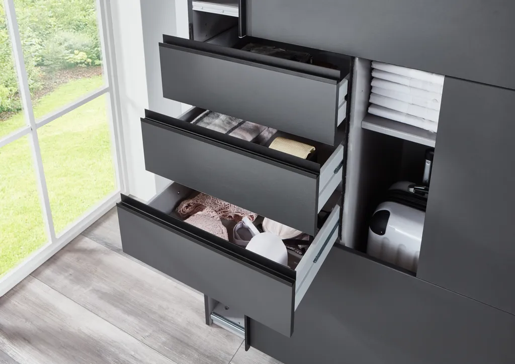 Schwebetürenschrank "Barcelona" In GRPAHIT + GLAS SCHWARZ Mit 3 Schubladen Und 2 Türen. Abmessungen (BxH) 225x208 Cm – Bild 3