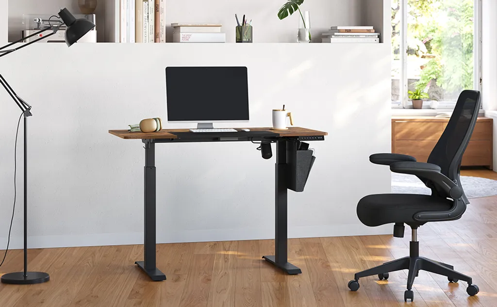 SONGMICS Elektrischer Schreibtisch, Höhenverstellbarer Schreibtisch, Elektrisch Mit Memory-Funktion,gespleißte Platte, Stofftasche, 140 X 60 X (72-120) Cm, Stufenlos Verstellbar, 4 Höhe Gespeichert, Aus Stahl,vintagebraun-schwarz LSD016X01 – Bild 3